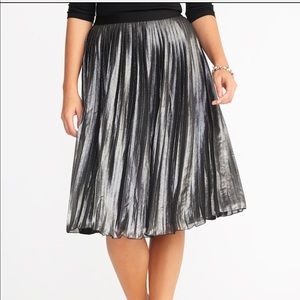 Knee length pleated skirt